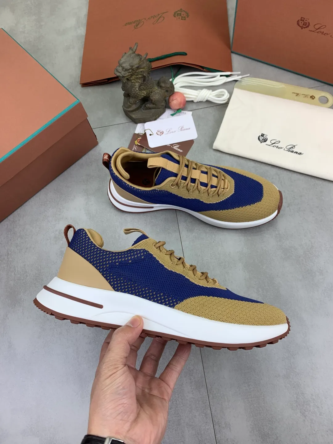 Men's men's shoes 💰P542 New style 💰High quality The latest casual shoes Loro Piana 💯Top grade💯Buy the original copy💯 Founded the existing Loro Piana company on April 24, 1924. The family has been operating for the sixth generation, providing top quality products to customers who are discerning in taste and quality. Imported original fly woven fabrics with cowhide fabric, plain calfskin lining, hand-stitched threads with cowhide feet, original packaging, high-end outsole, size: 38-46, multiple colors available, complete package